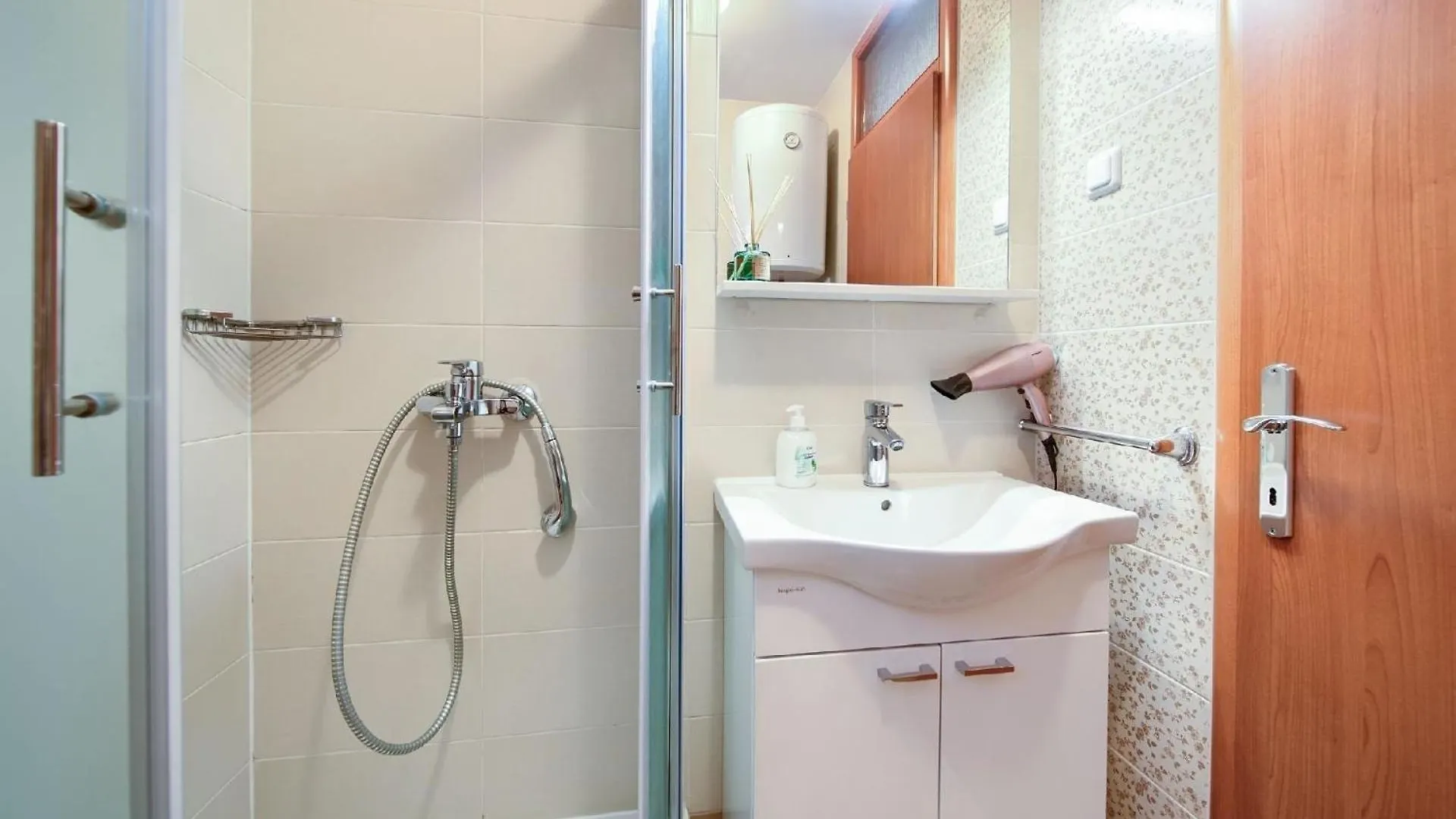 Apartment Ferienwohnung In Silo Mit Moebliertem Balkon