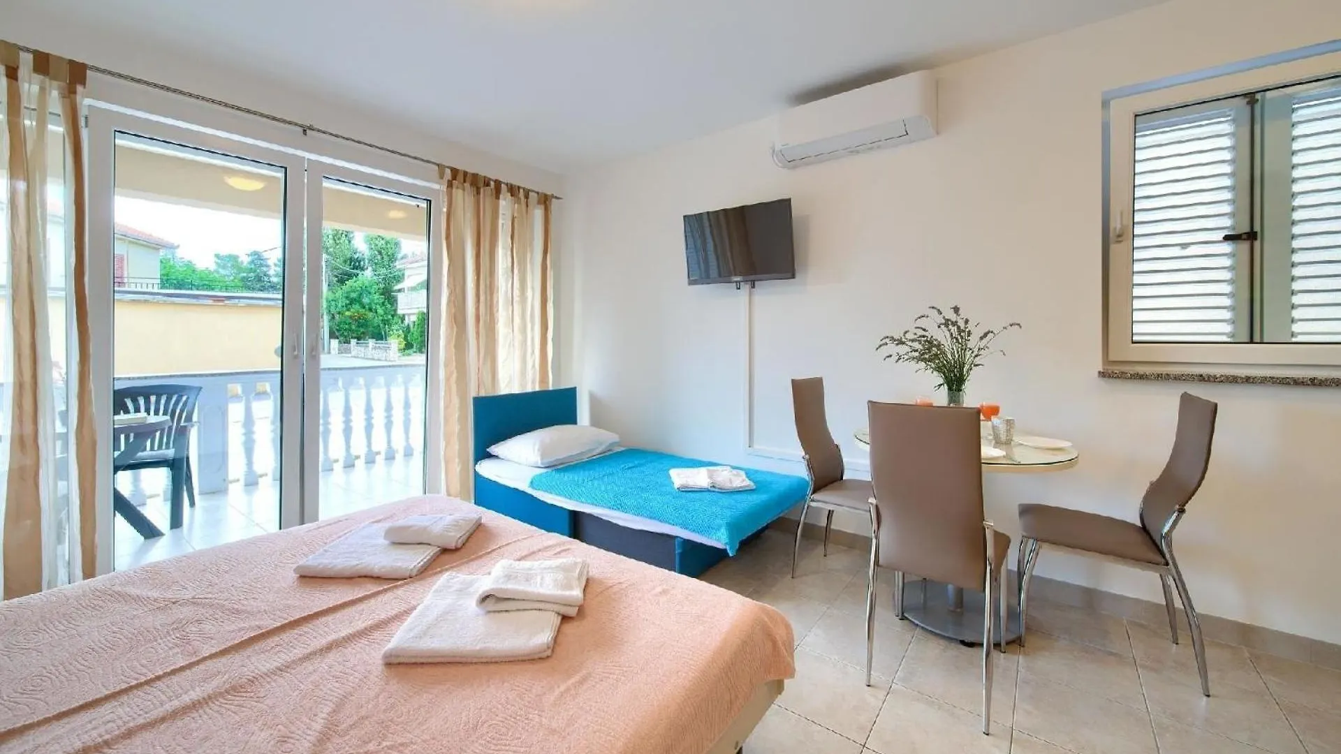 Ferienwohnung In Silo Mit Moebliertem Balkon Lejlighed Šilo