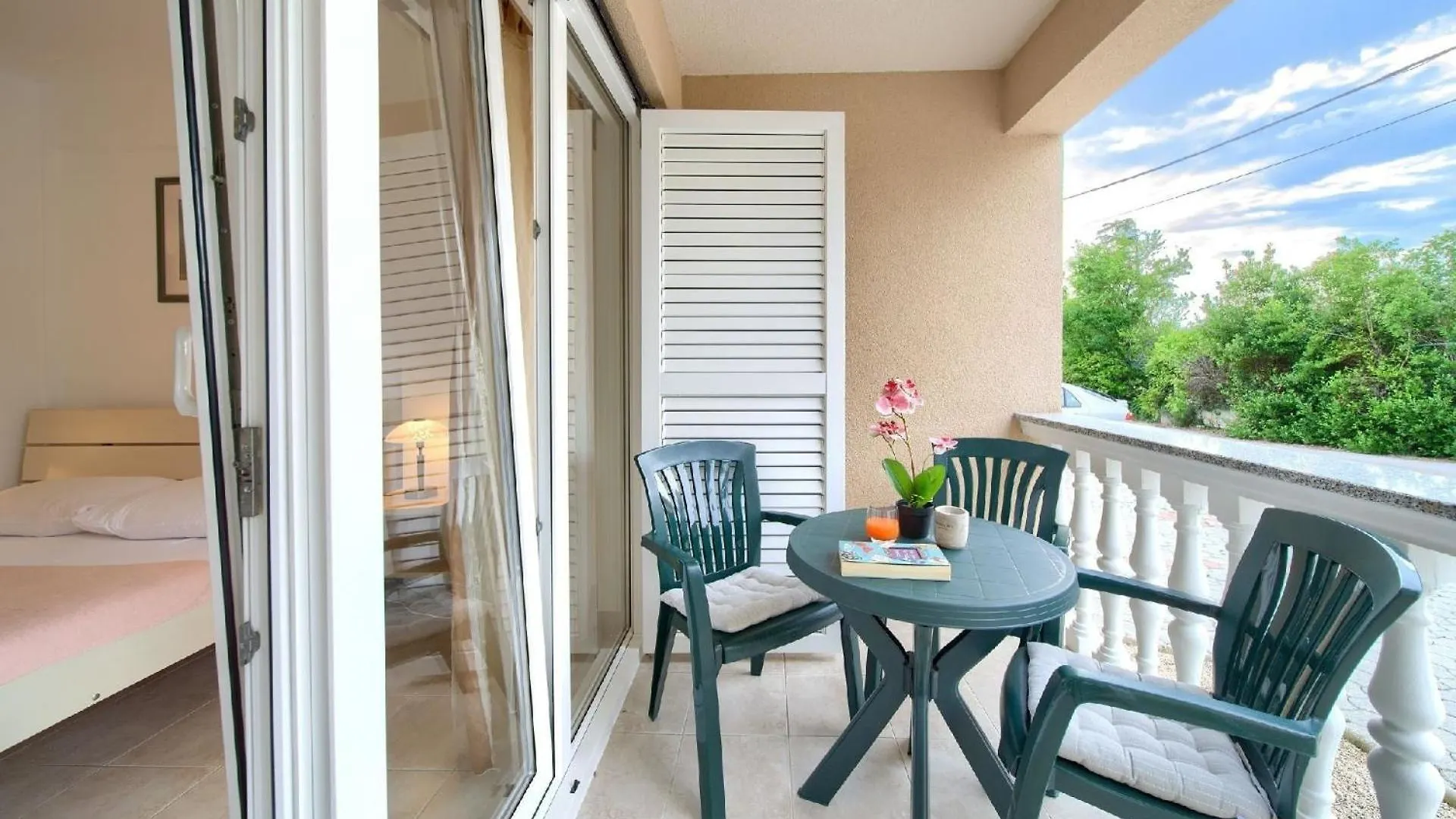 Ferienwohnung In Silo Mit Moebliertem Balkon Šilo