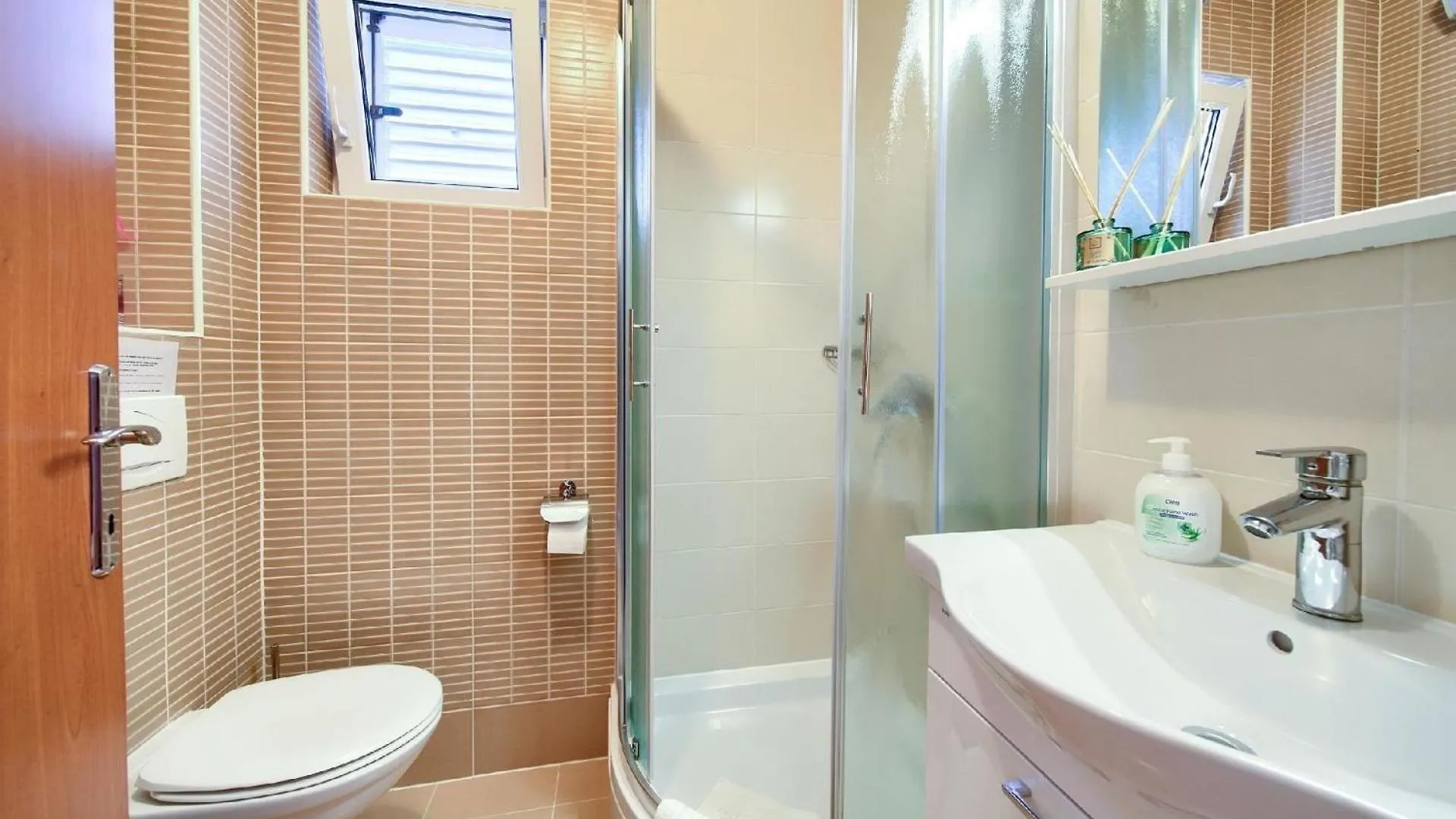 Ferienwohnung In Silo Mit Moebliertem Balkon 0*, Silo (Krk)