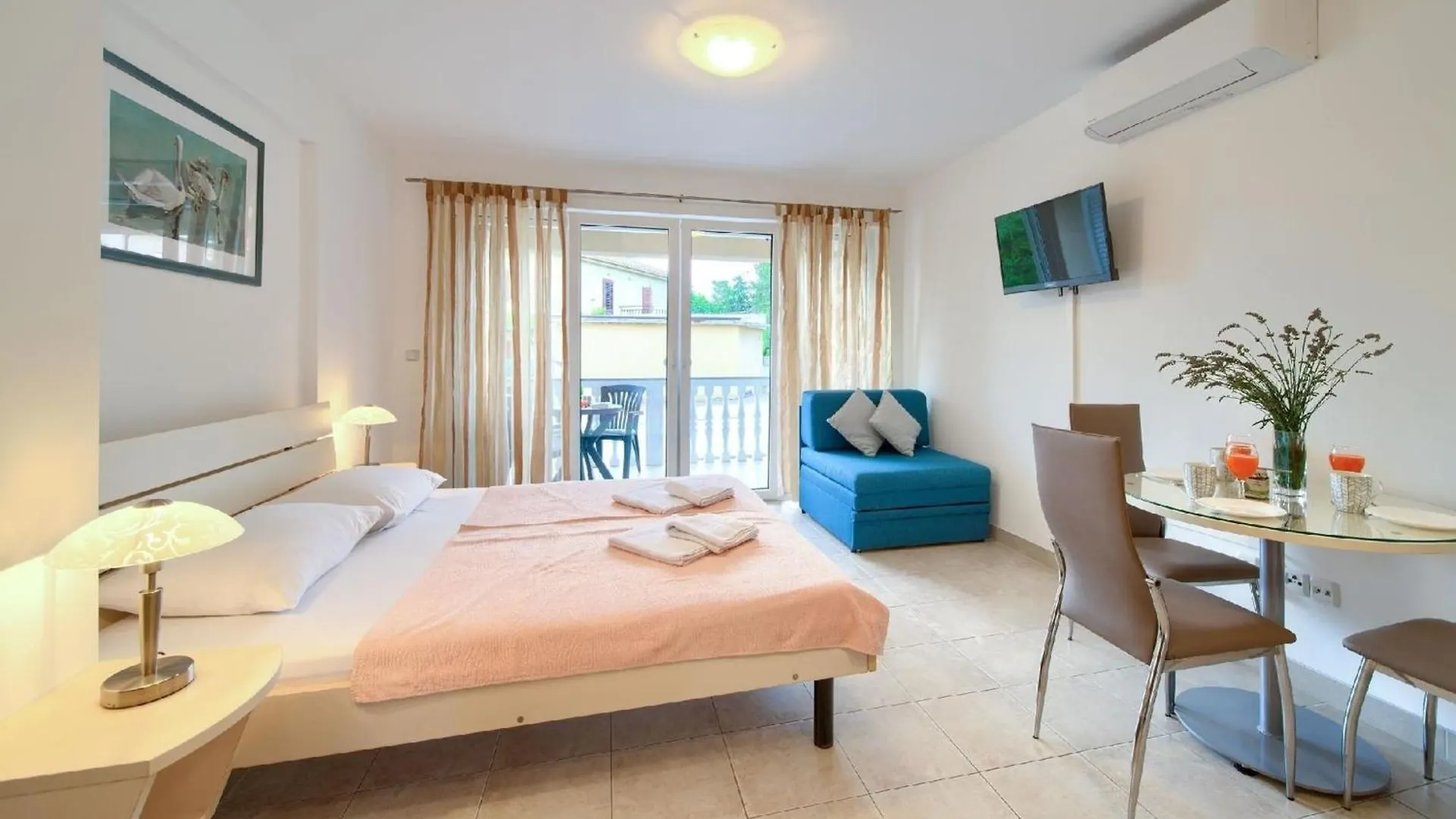 Ferienwohnung In Silo Mit Moebliertem Balkon